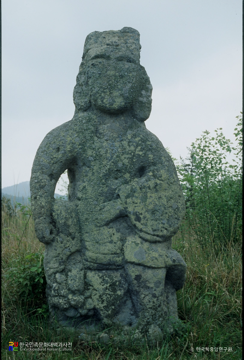 고흥 용산리 석조 보살 좌상