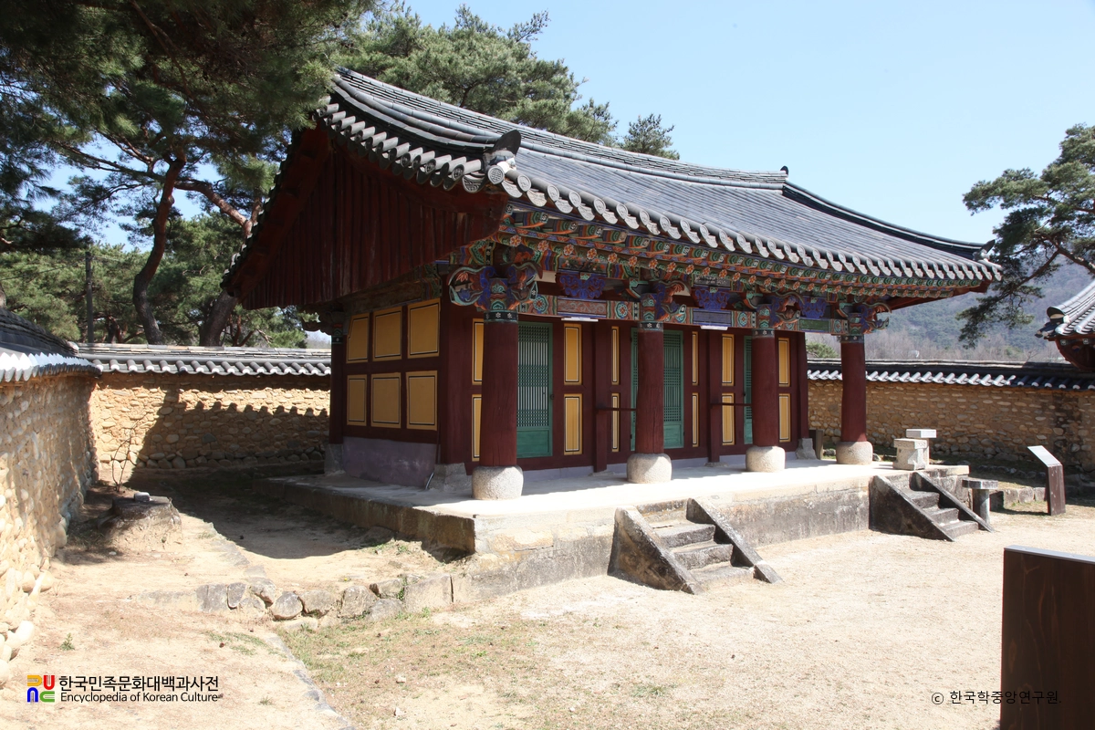 함양 남계서원 중 사당 좌측면