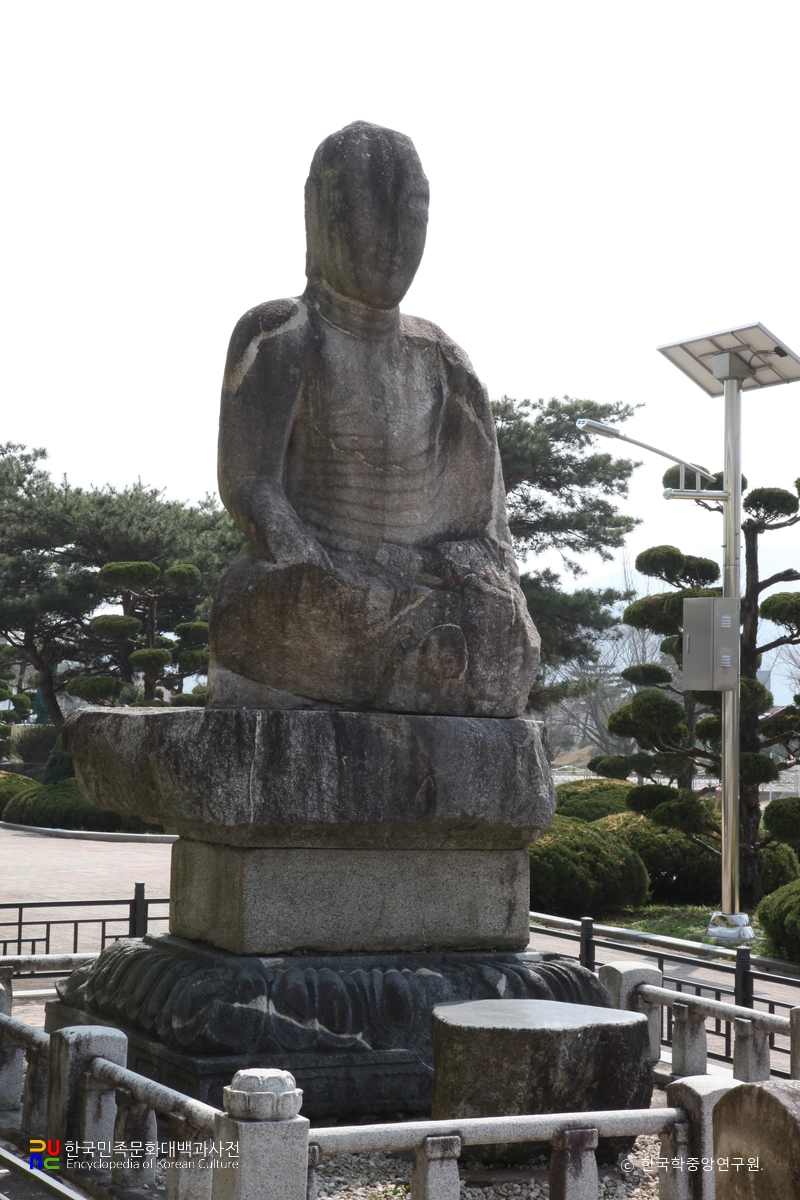함양 교산리 석조여래좌상 좌측면