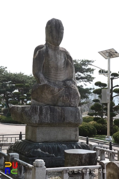 함양 교산리 석조여래좌상 좌측면