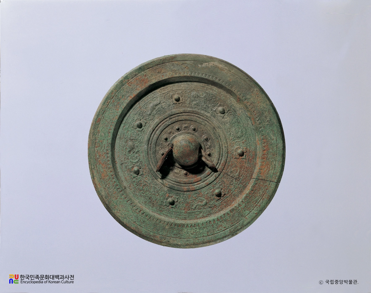 무령왕릉 청동거울 일괄 중 의자손수대경