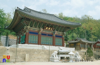서울 봉원사 대웅전 정측면