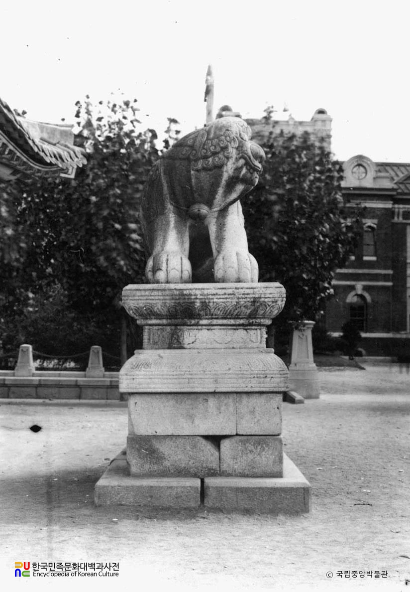 서울 경복궁 광화문 앞 해태 정면