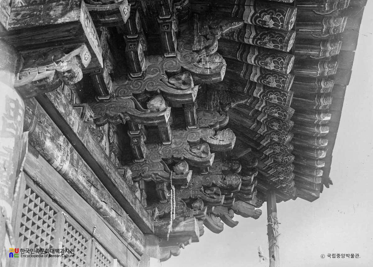 여주 신륵사 극락보전 처마