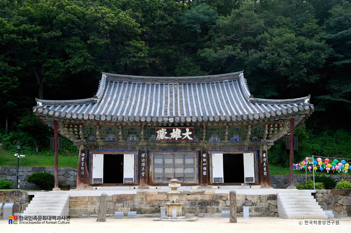 안성 청룡사 대웅전 정면