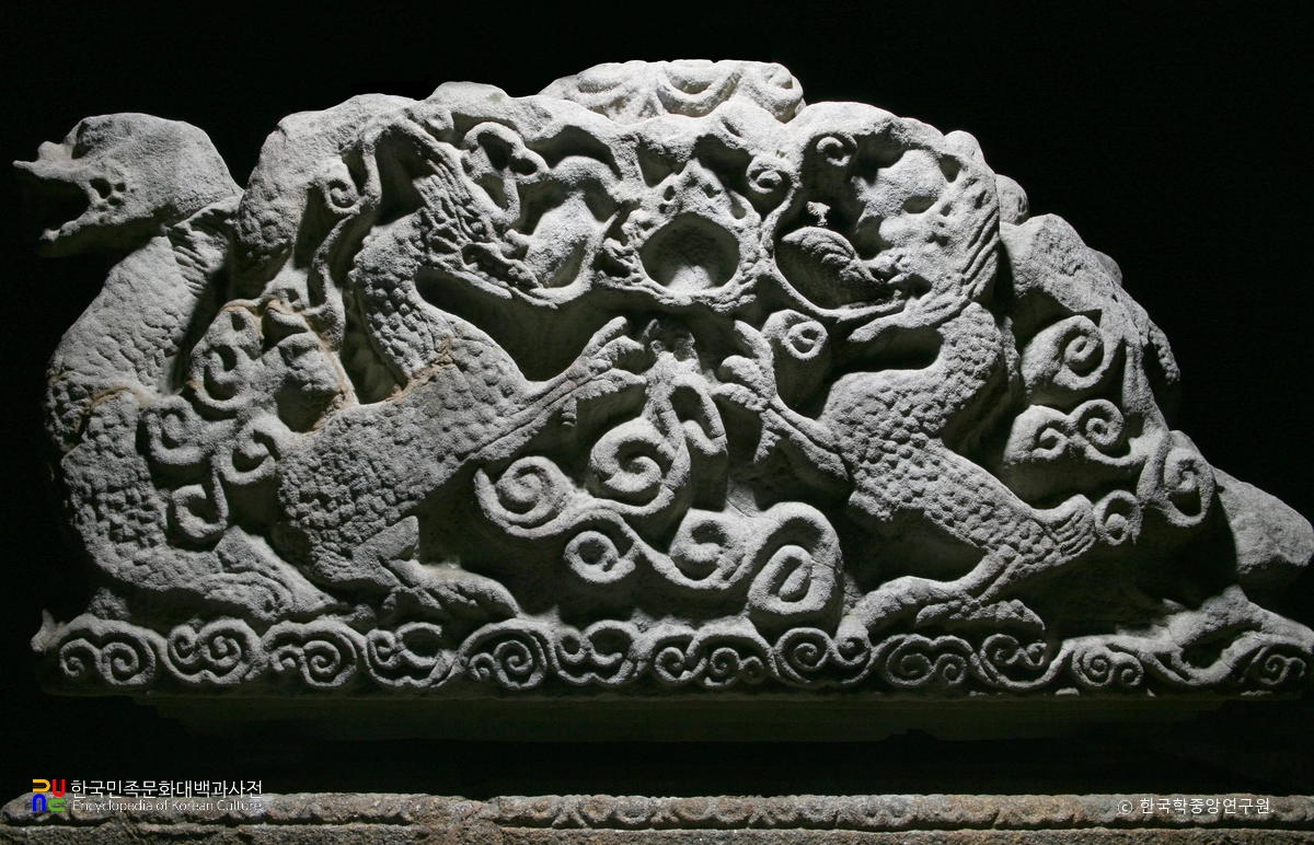 구례 연곡사 현각선사탑비 중 이수 후면