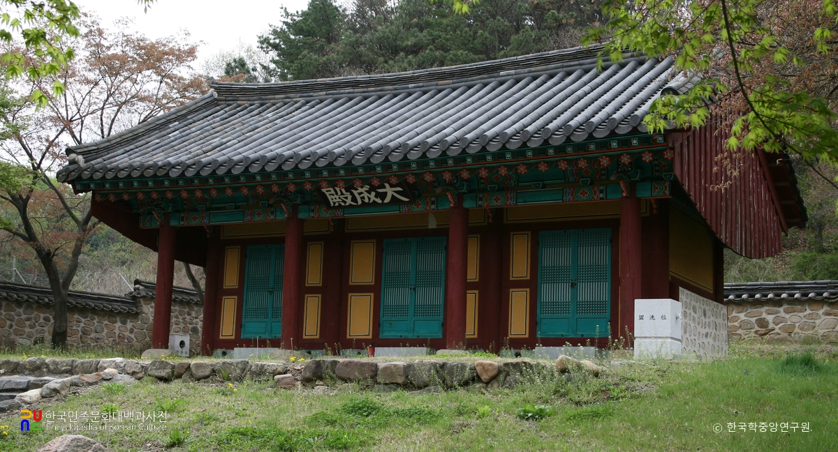 파주 적성향교 대성전 정측면