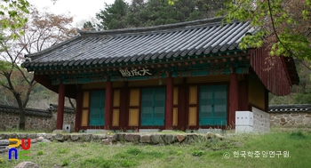 파주 적성향교 대성전 정측면