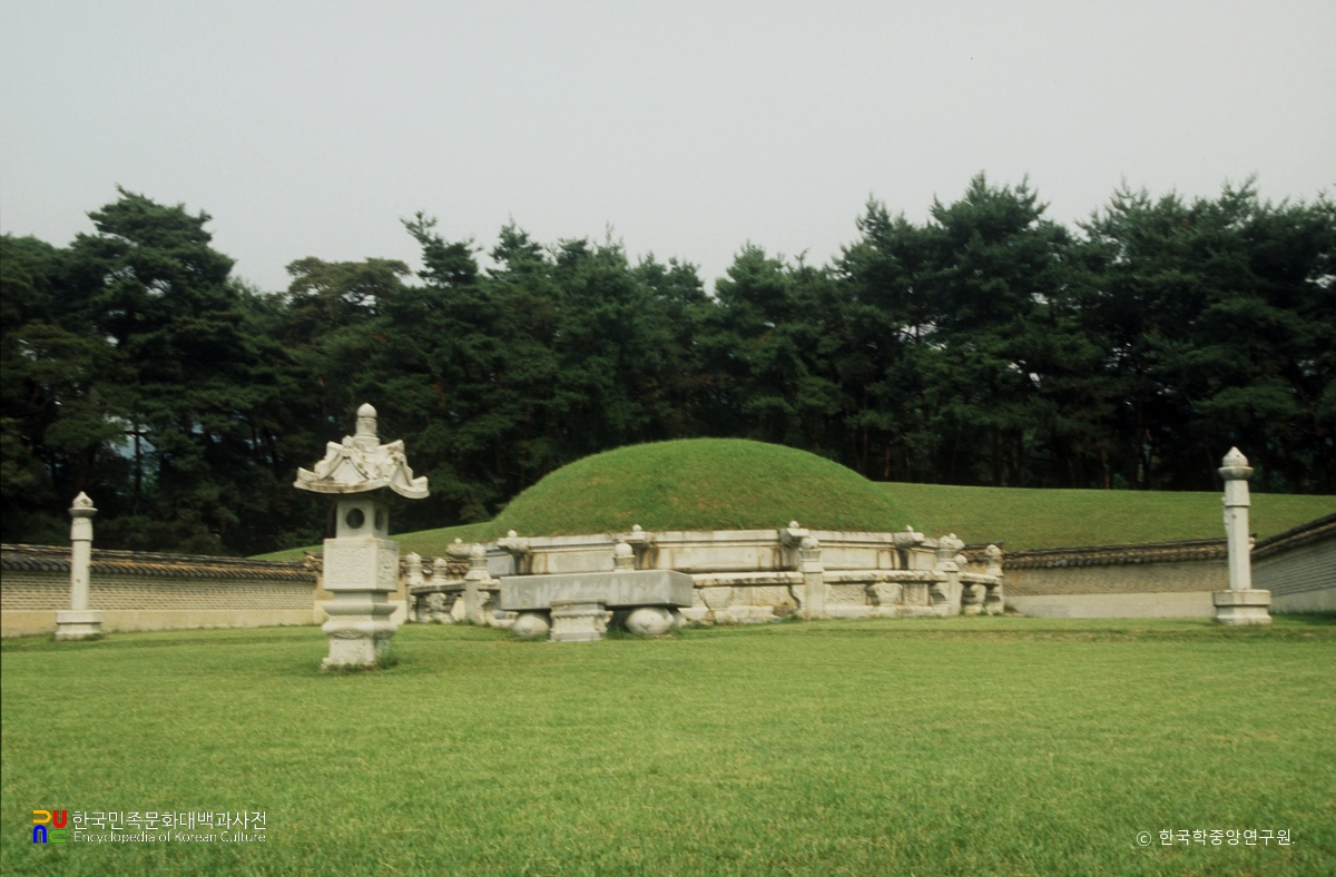 남양주 조선 고종과 명성왕후 홍릉 능 정측면