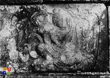 구례 화엄사 사사자 삼층석탑 우측 하부 기단의 천인상