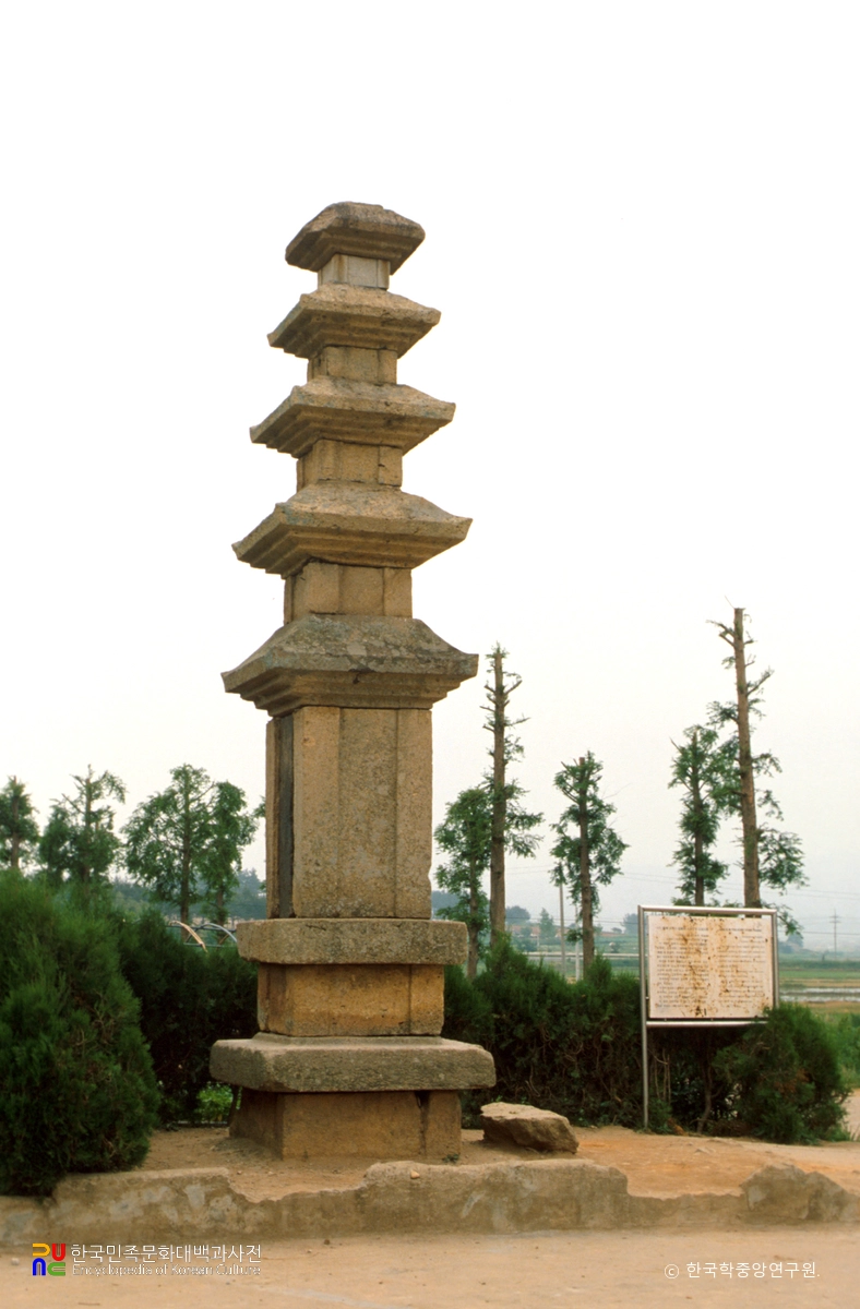 나주 송제리 오층석탑 우측면