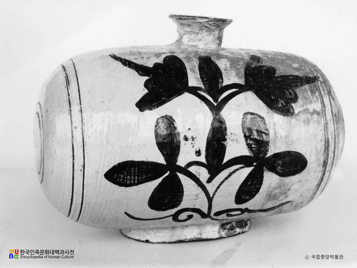 분청사기 철화 당초문 장군