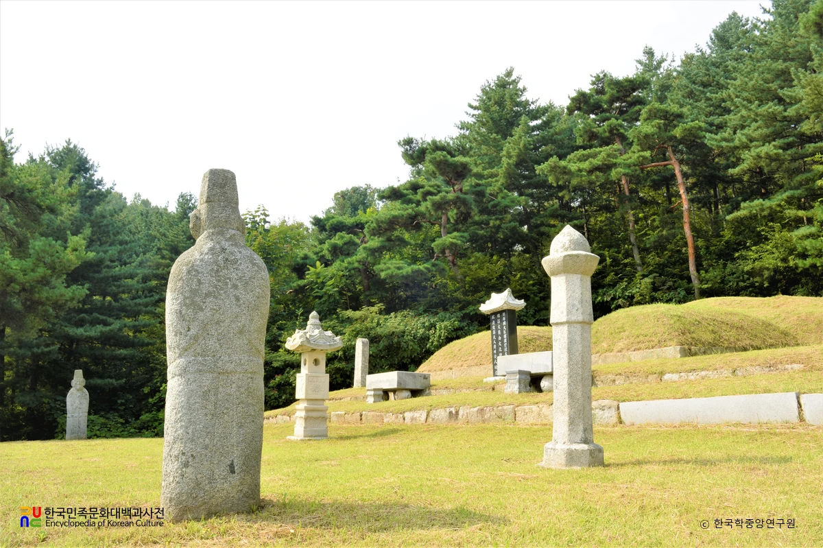양평 유관선생 묘 정측면