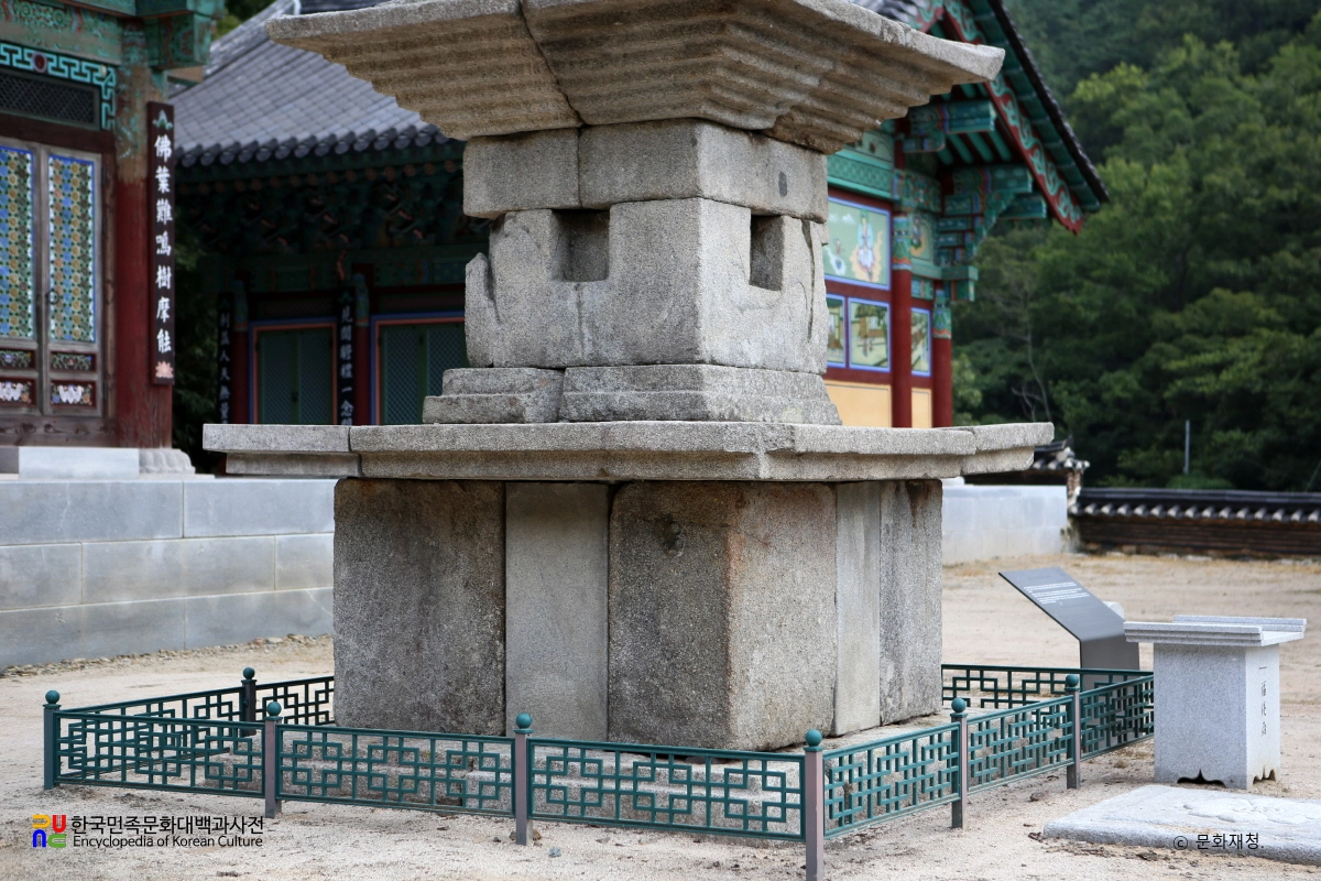 강진 금곡사 삼층석탑 기단 정측면