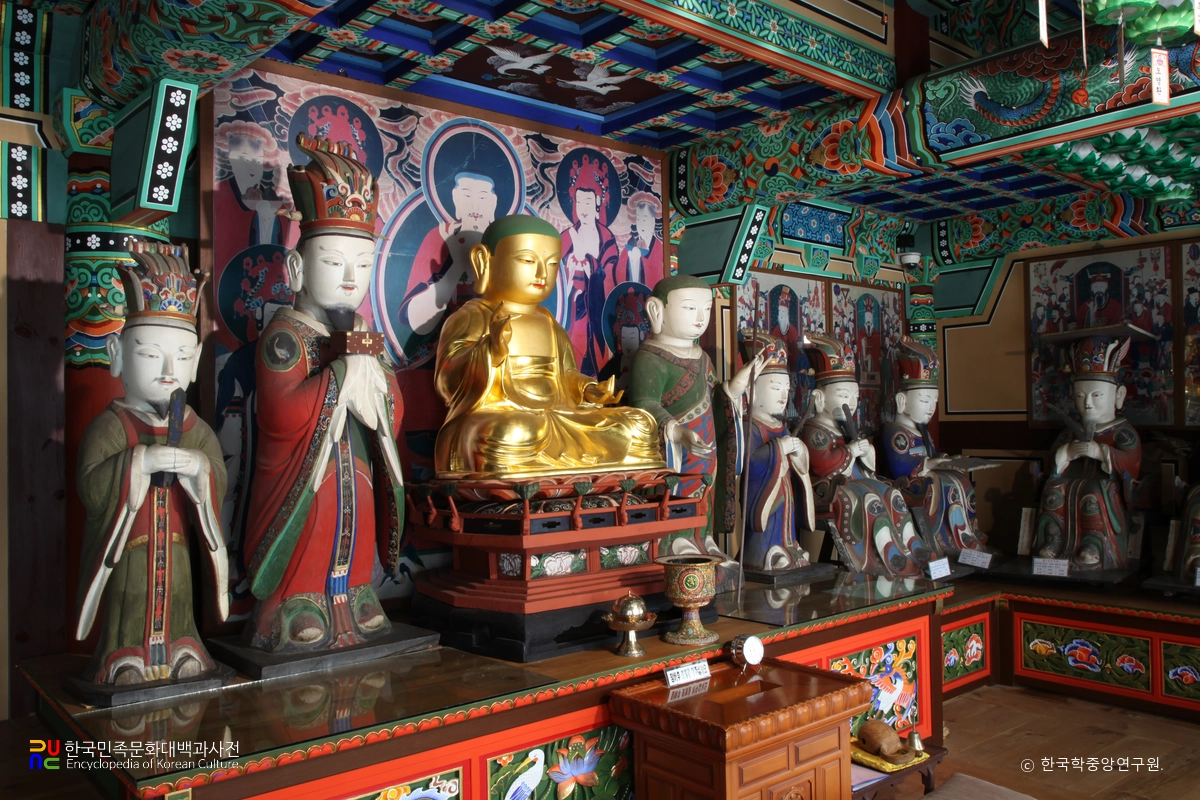 진주 청곡사 목조지장보살삼존상 및 시왕상 일괄 중 목조지장보살삼존상 좌측면