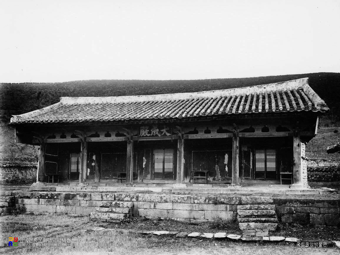 강화향교 중 대성전 정측면