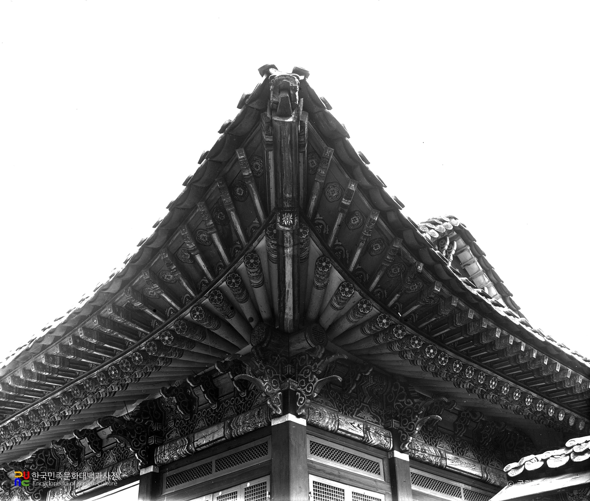 서울 경복궁 교태전 처마와 공포