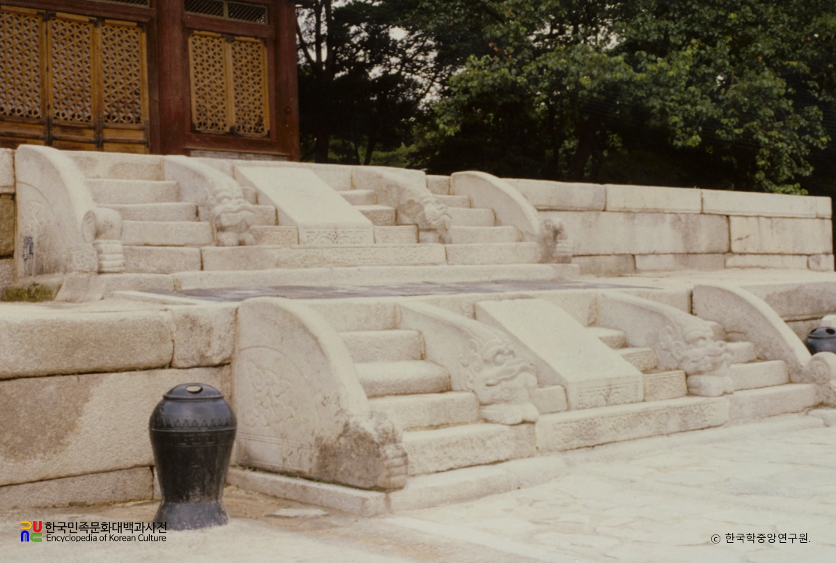 창경궁 명정전 월대