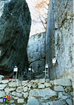 경주 단석산 신선사 마애불상군 중 동암 관음보살상 전경