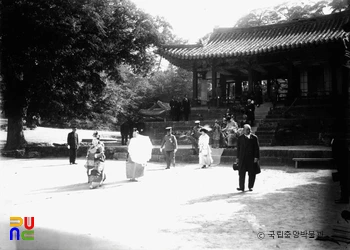 윤비, 영친왕,  이방자 여사와 덕혜옹주
