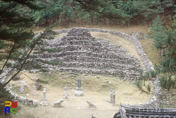 산청 전 가야 구형왕릉 정면