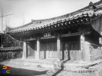 경주 숭신전 중 본전 정측면