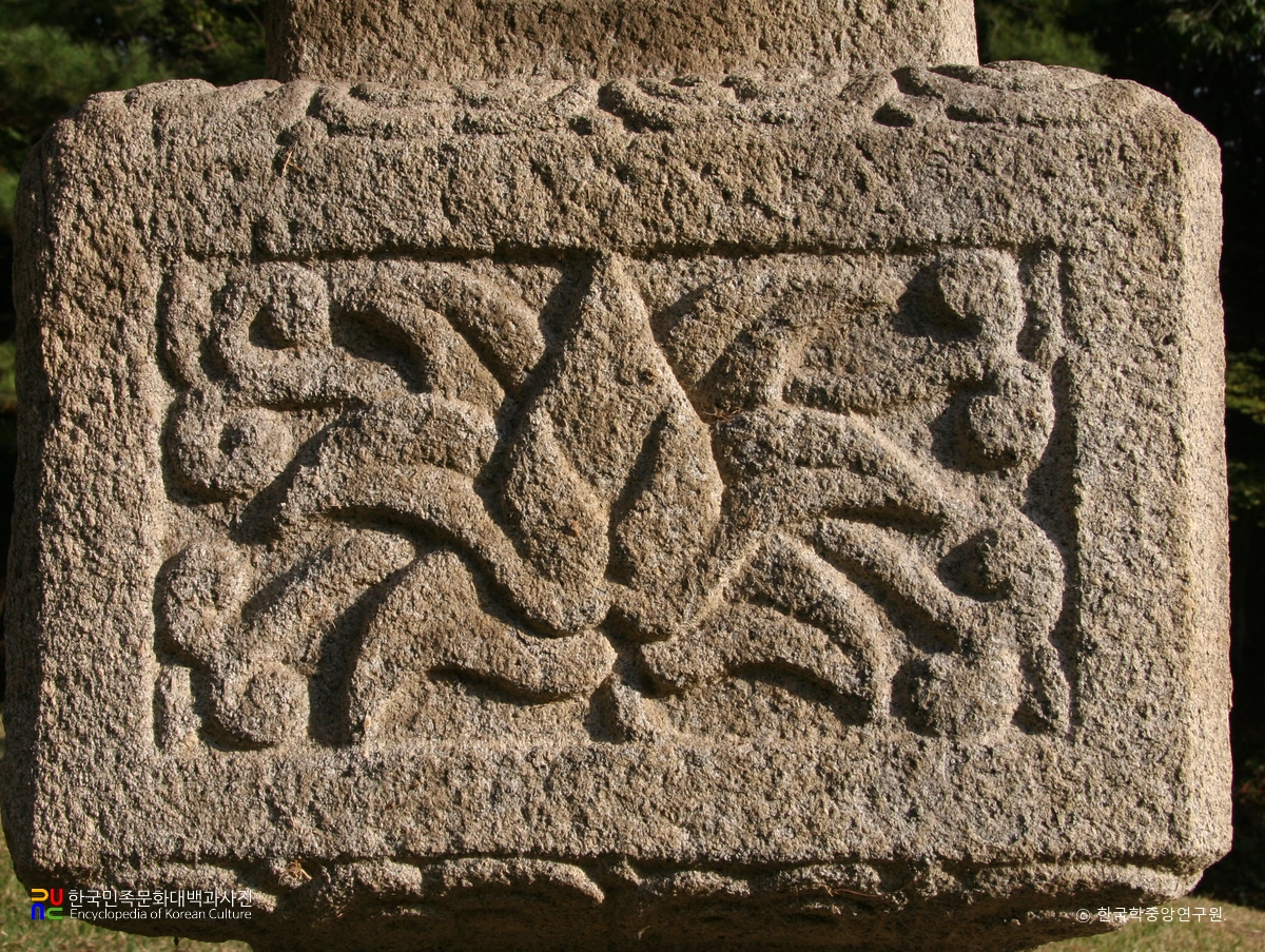 파주 수길원 장명등 장식