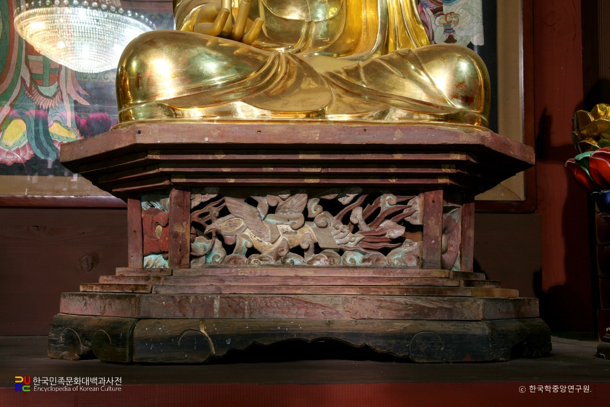 영광 연흥사 목조삼세여래좌상 / 약사