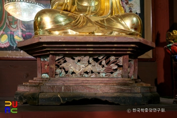 영광 연흥사 목조삼세여래좌상 / 약사