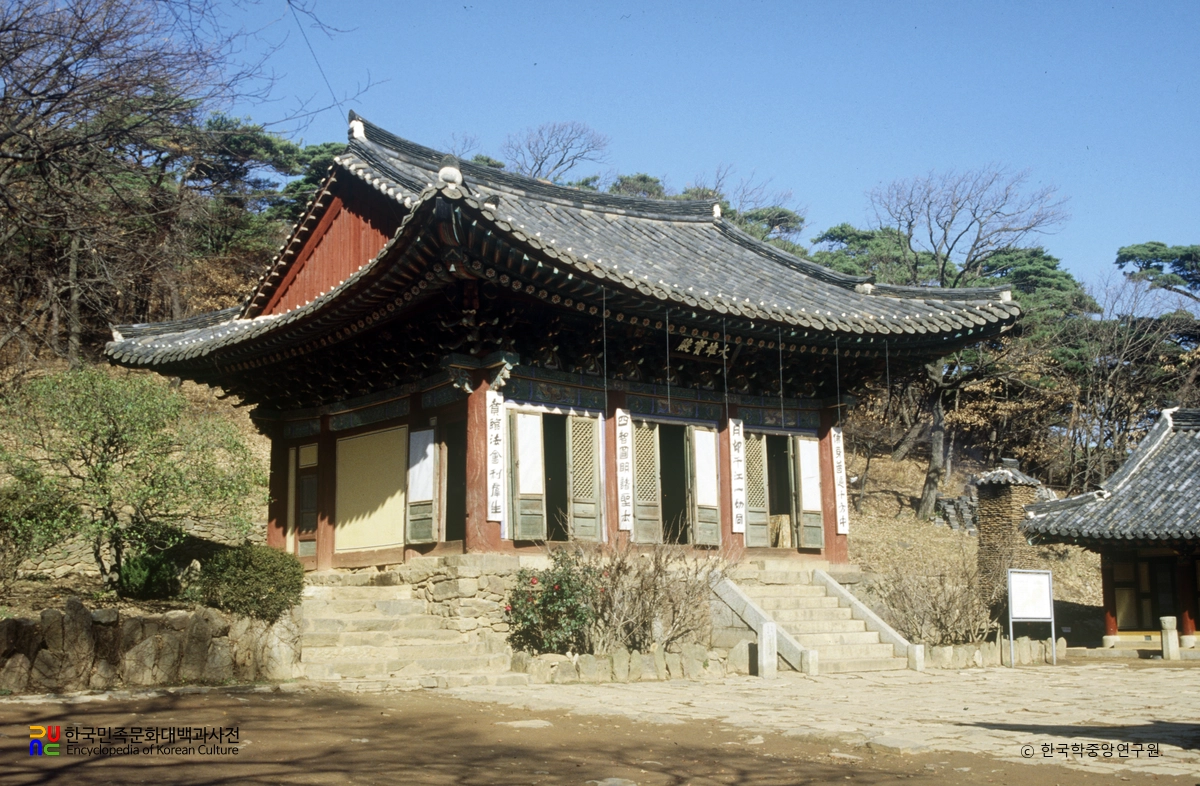 강화 전등사 대웅전 정측면