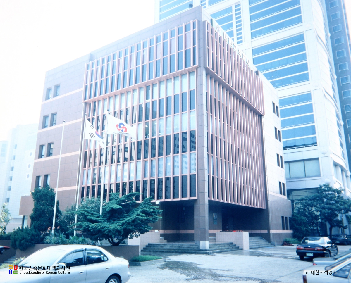 서울 한국국토정보공사 여의도 건물 정측면