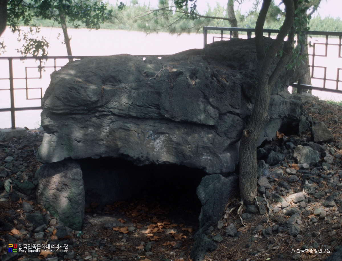 제주 용담 지석묘 1호 정면