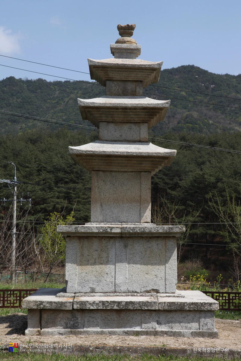 산청 단속사지 동 삼층석탑