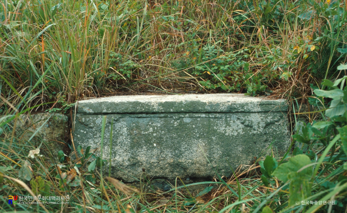 능동 석인상 및 상석