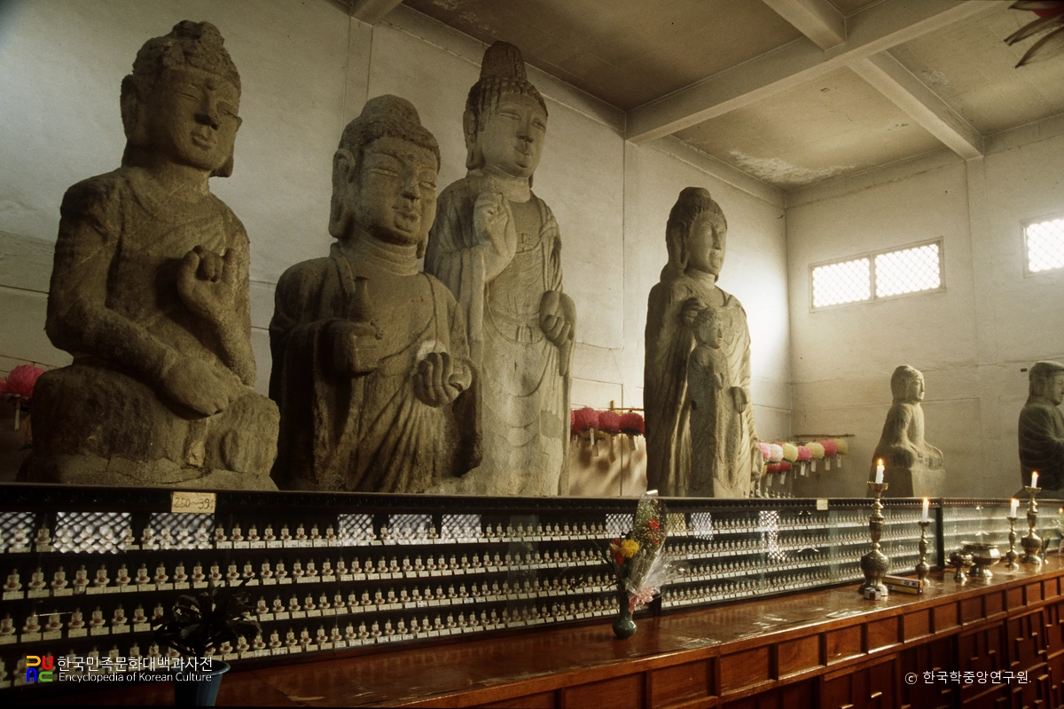 청주 용화사 석조불상군