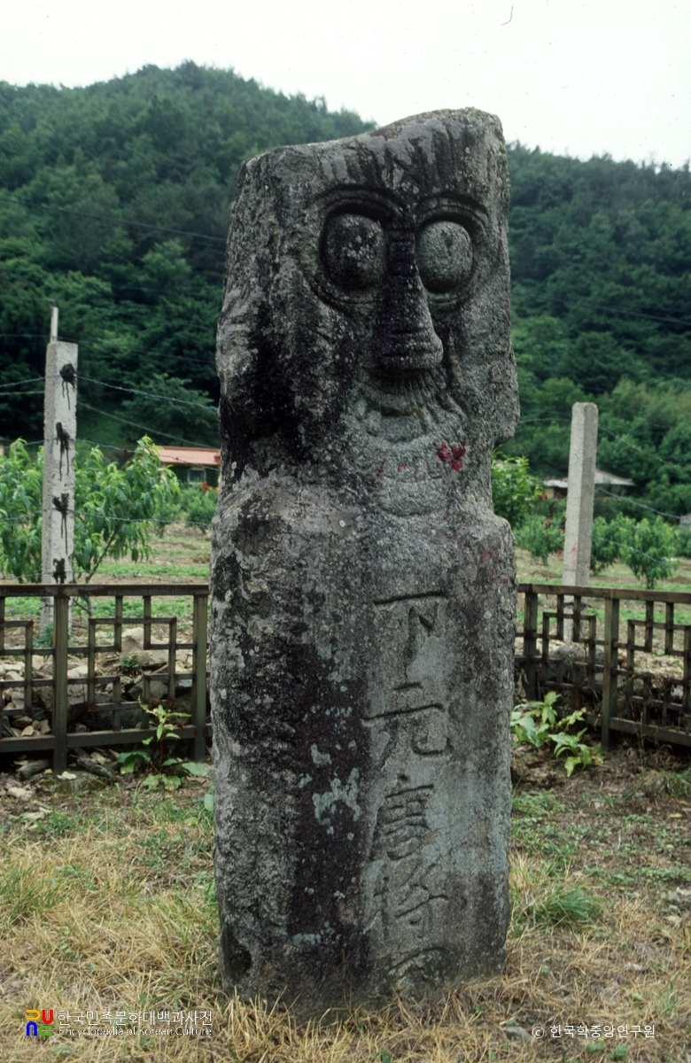 나주 운흥사 석장승 중 여장승 정측면