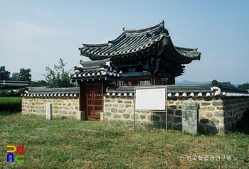 논산 고정리 양천허씨 정려 정측면