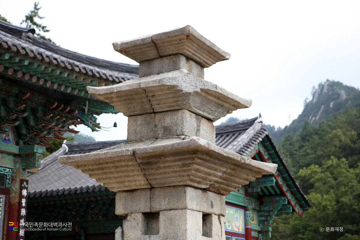 강진 금곡사 삼층석탑 상단 우측면