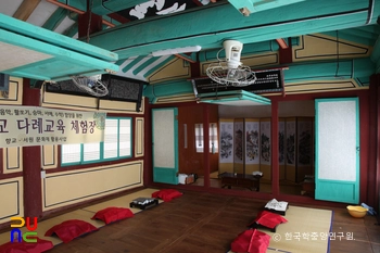 사천향교 명륜당 내부