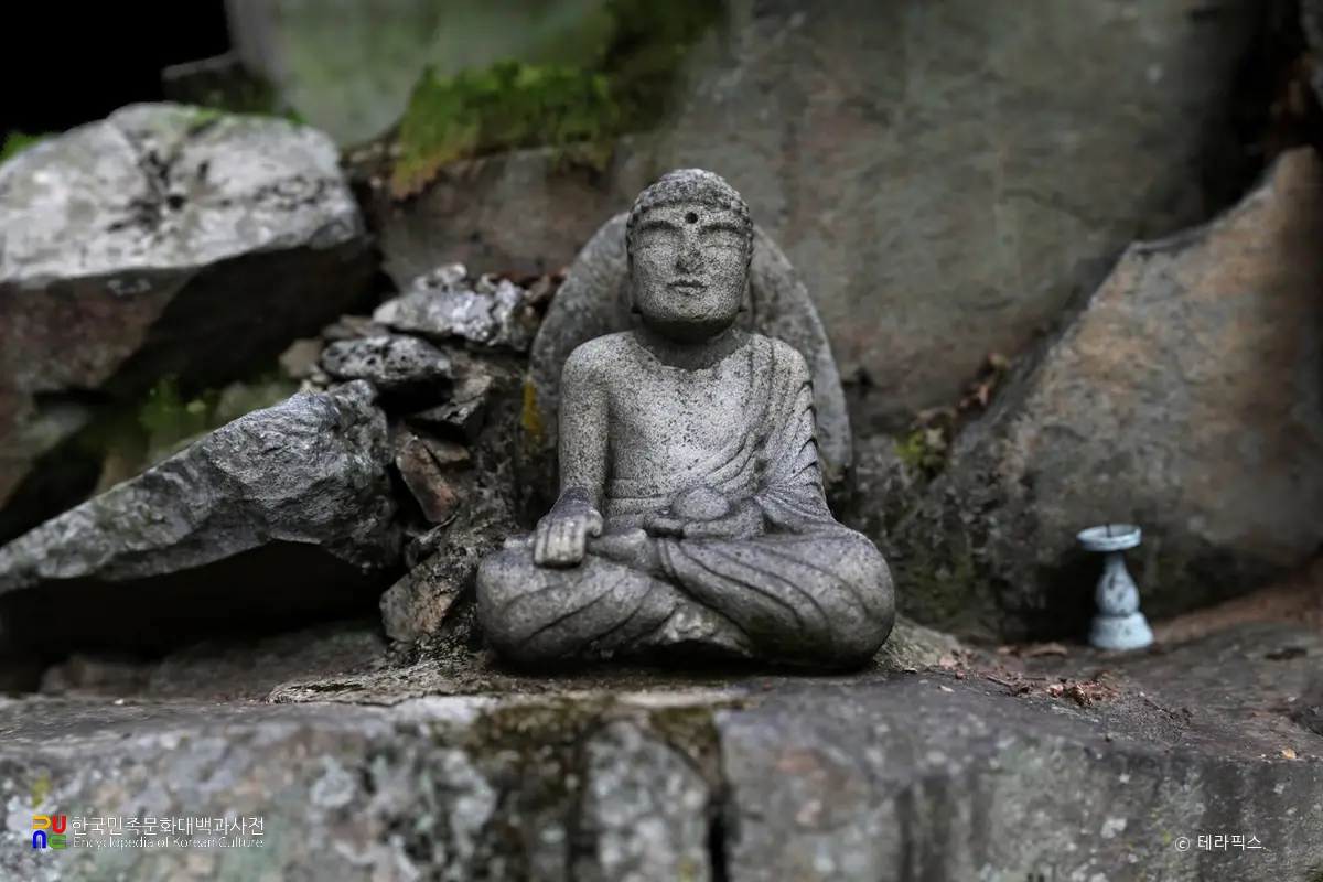 청주 서기사 석조약사여래좌상