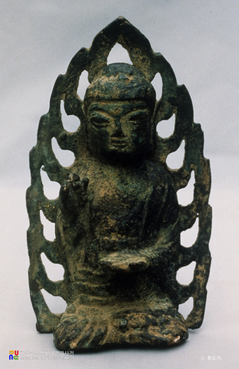 청동여래좌상