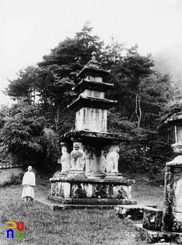 구례 화엄사 사사자 삼층석탑 정측면