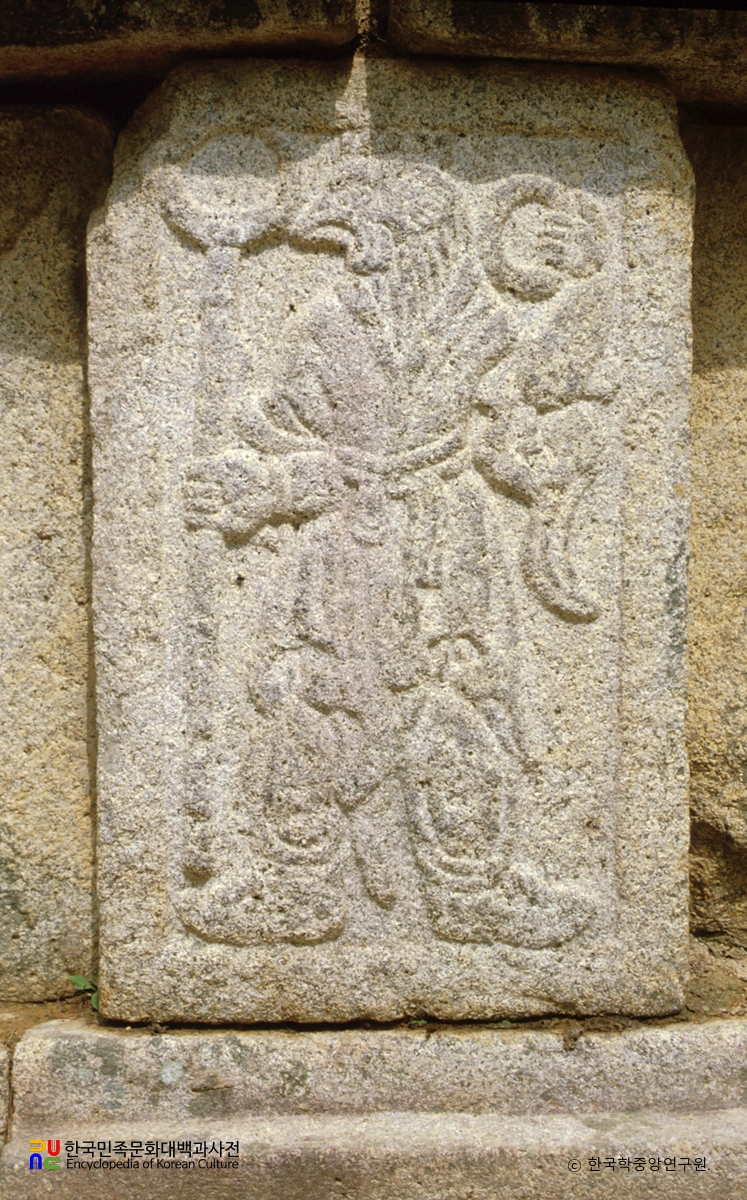 경주 김유신묘의 십이지신상 중 닭상