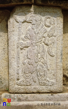 경주 김유신묘의 십이지신상 중 닭상