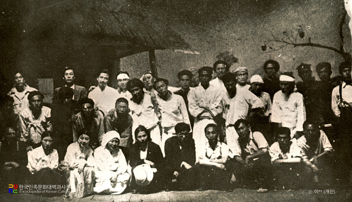 동경학생예술좌 기념 촬영