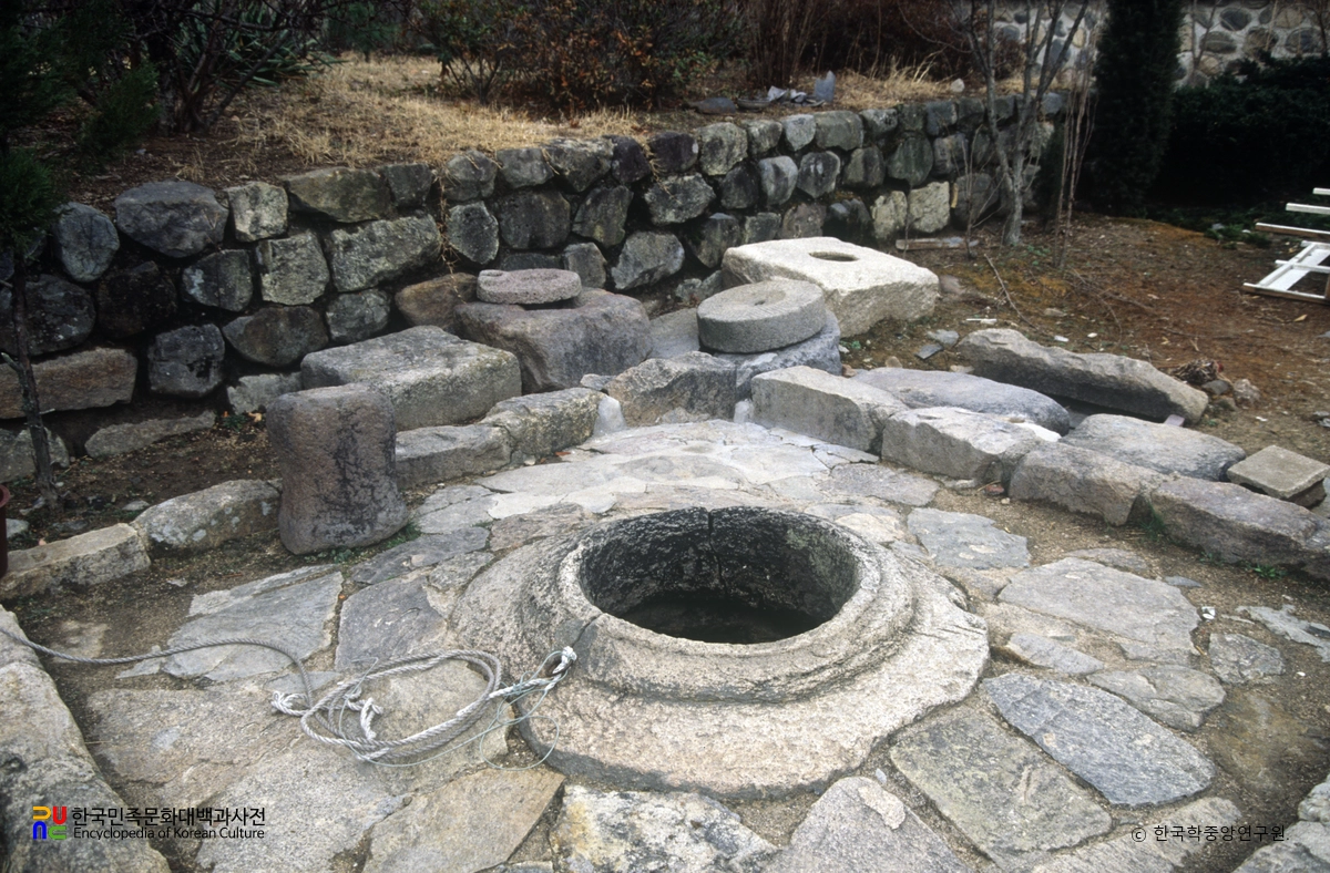 경주 월암 종택 중 우물가