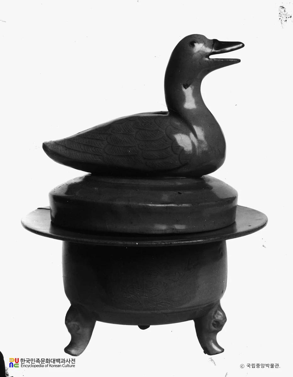 고려 도자 청자압형개삼족향로