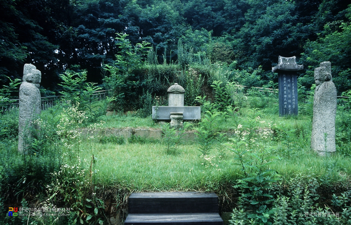 인천 조서강 묘 정면