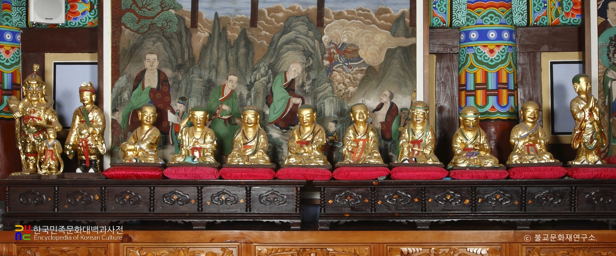 의정부 망월사 영산전 목조불삼존상 십육나한상(좌)