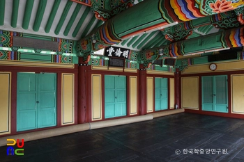 양산향교 명륜당 내부